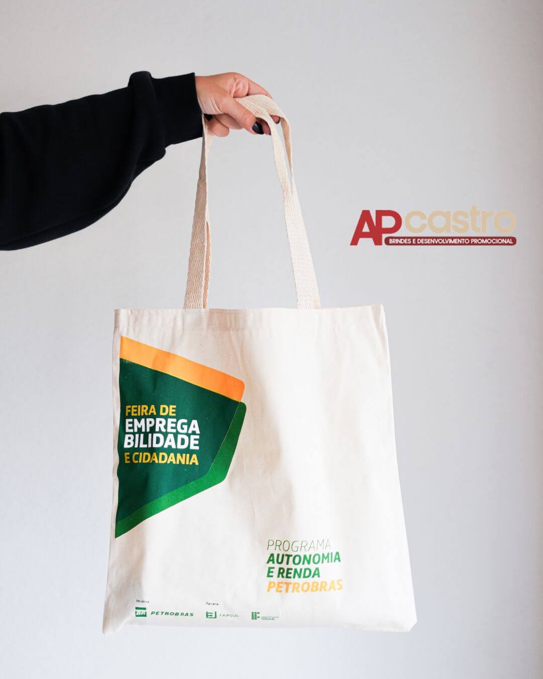 Ecobag com serigrafia em quatro cores para feira corporativa